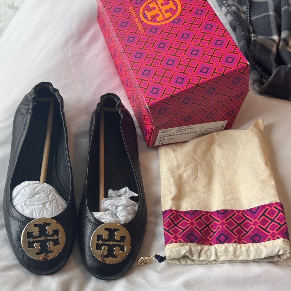 Tory Burch Flats Black Gold Medallion